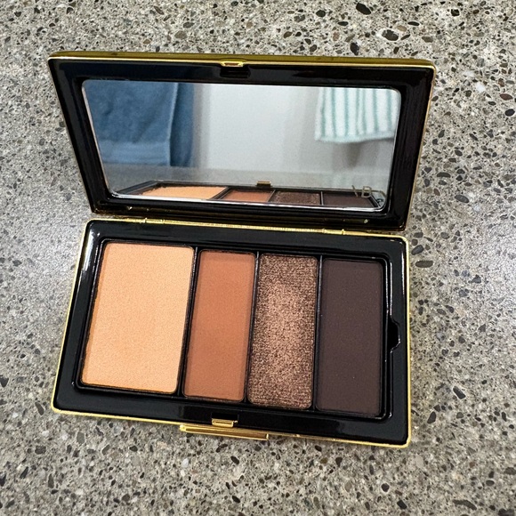 Victoria Beckham Beauty Eyeshadow Palette in Cocoa - Picture 2 of 4